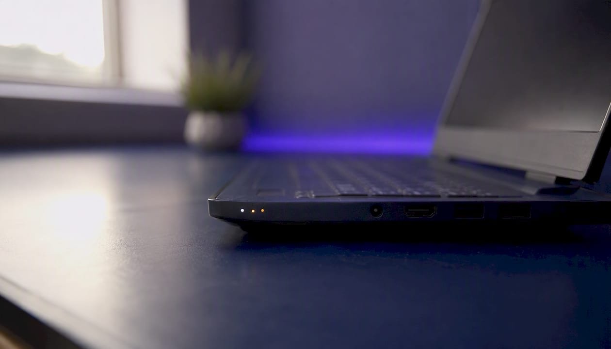 Laptop power light blinking while the screen stays dark