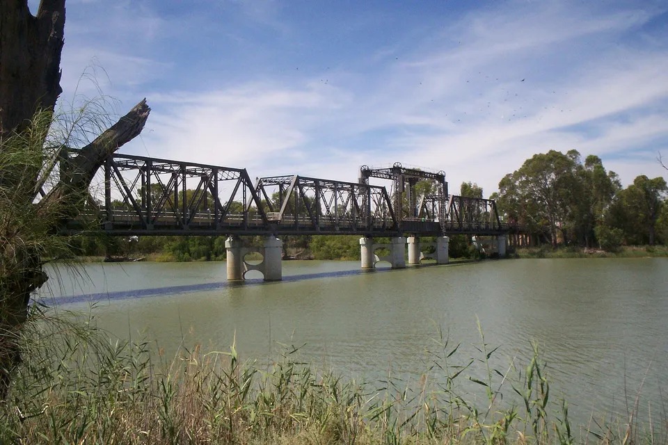 The Abbotsford Bridge, the border between Victoria and New South Wales, near Cur